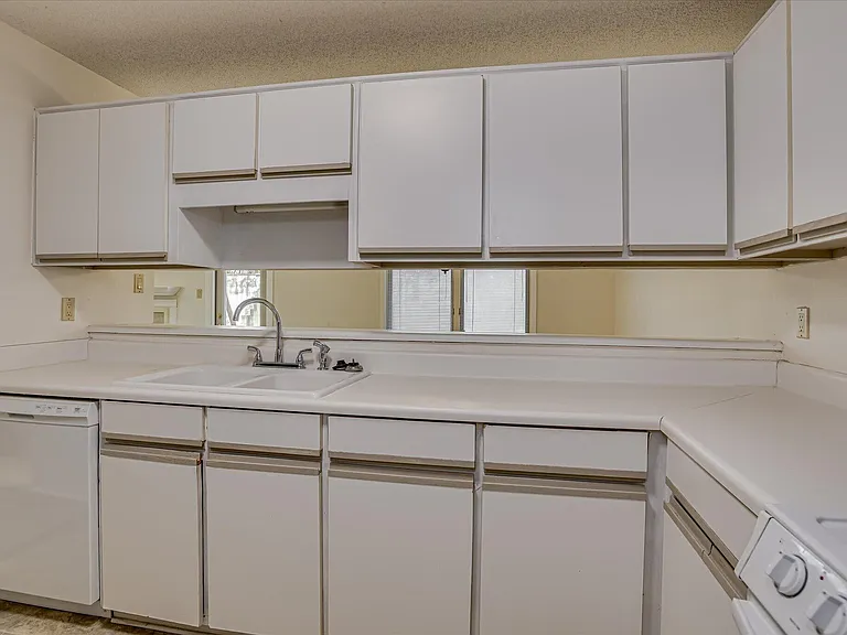 3220 Summerchase Cir — Photo 24