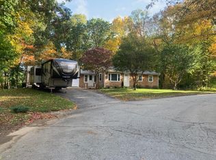 27 Samuel Stone Rd, Scituate, RI 02857