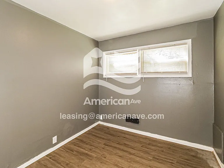 332811_012_bedroom_13.jpg