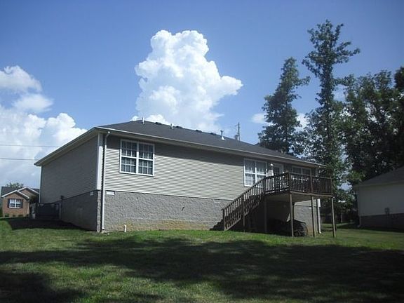 5th image of 633 Sterling Ct
