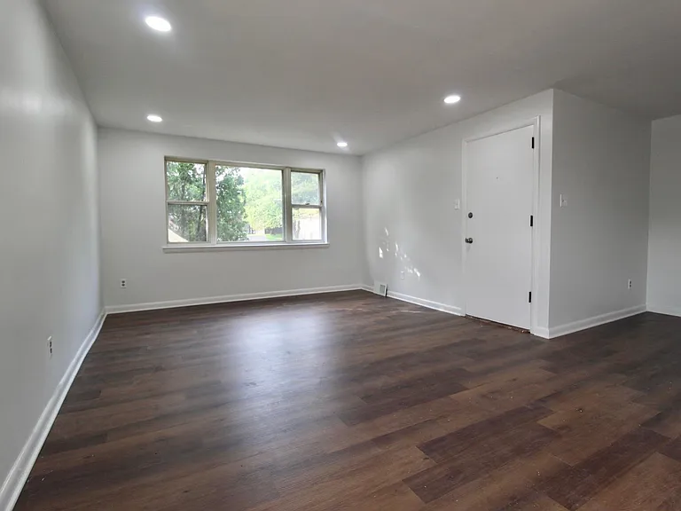 4422 Bloomfield Ave #2 — Photo 2
