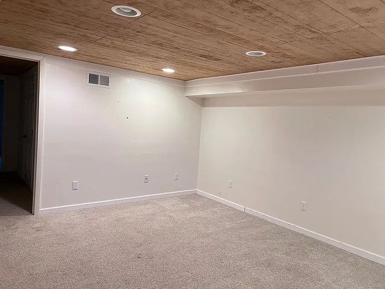 1552 Woodlawn Ave SE — Photo 13