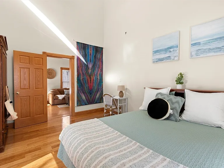 25 Pleasant St — Photo 17