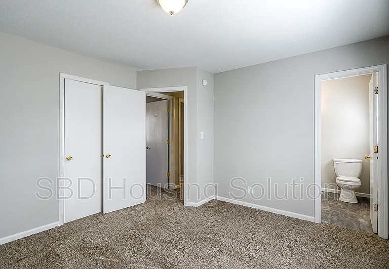 16531 E Cogan Dr — Photo 8