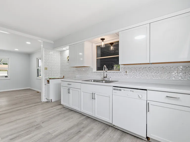 1441 W Lynn Dr — Photo 7