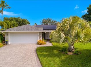 330 Country Club DR, NAPLES, FL 34110