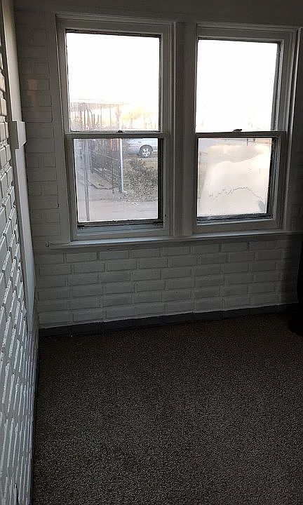 1st image of 2403 Dewey Ave