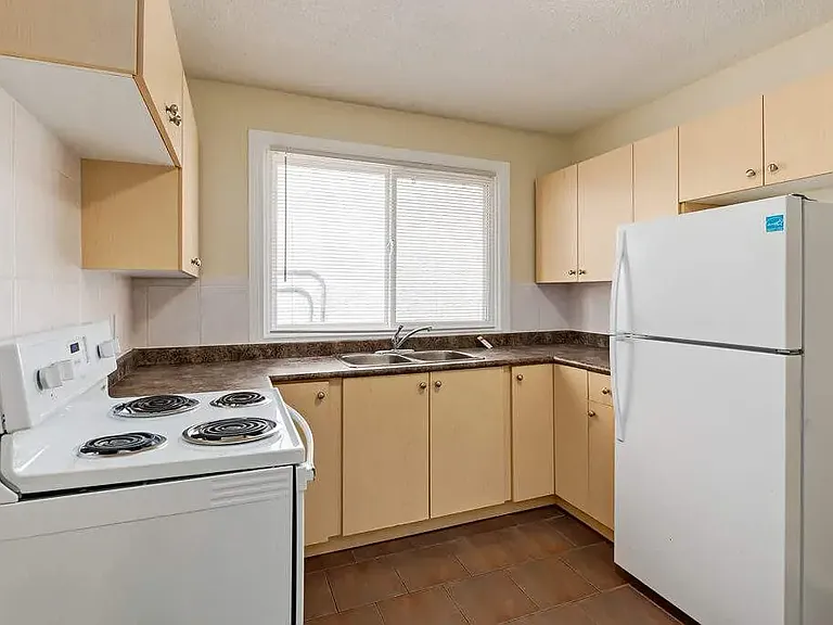 10637 105th St NW #102 — Photo 3