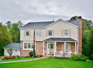 23 Lamplighter Ln, Baden, PA 15005