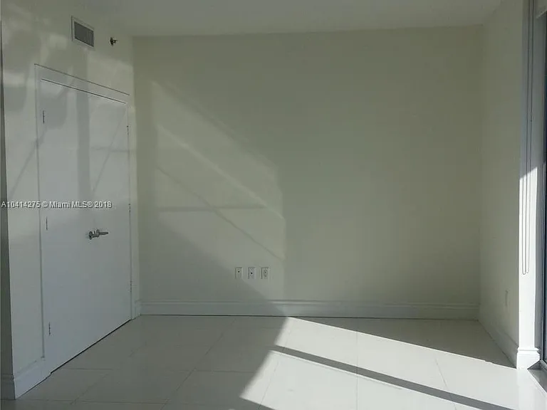 1060 Brickell Ave #2309 — Photo 6