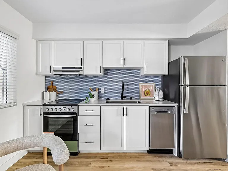 The Crest |NEWLY Renovated Studios, Lofts, 1, 2 & 3 Bedroom Homes Near the Beach — Photo 21