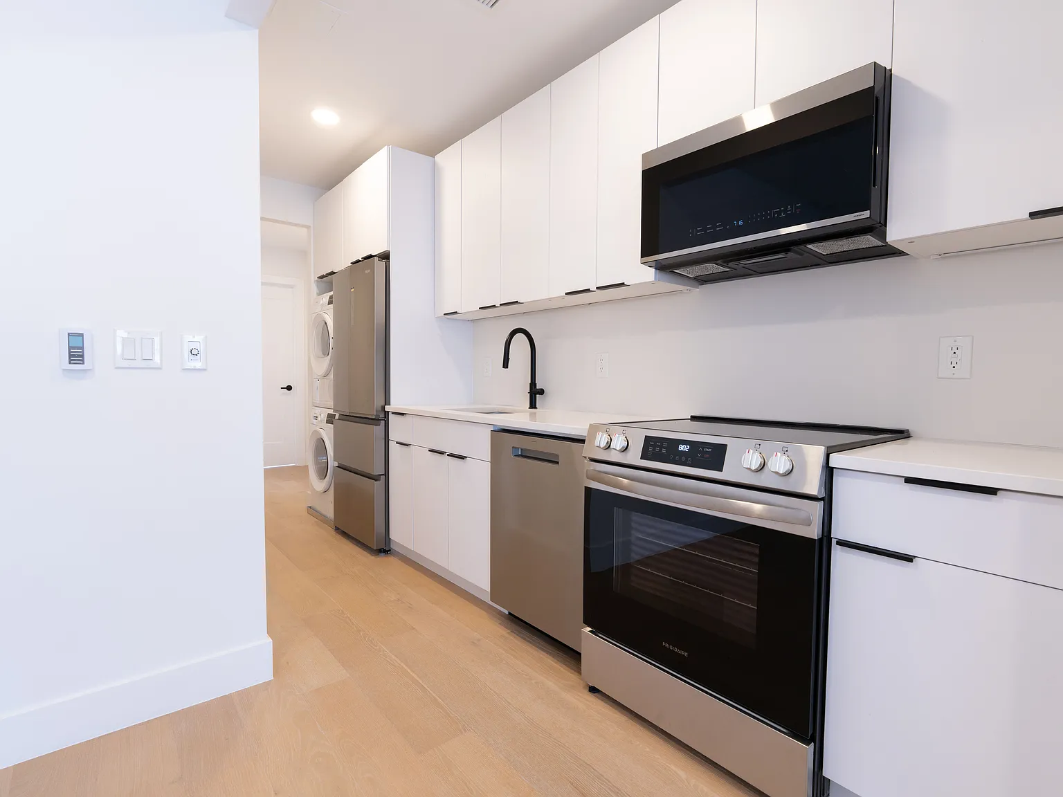 560 Court Street — Photo 2