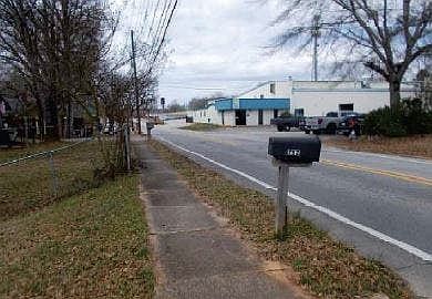 4th image of 202 Lovvorn Rd