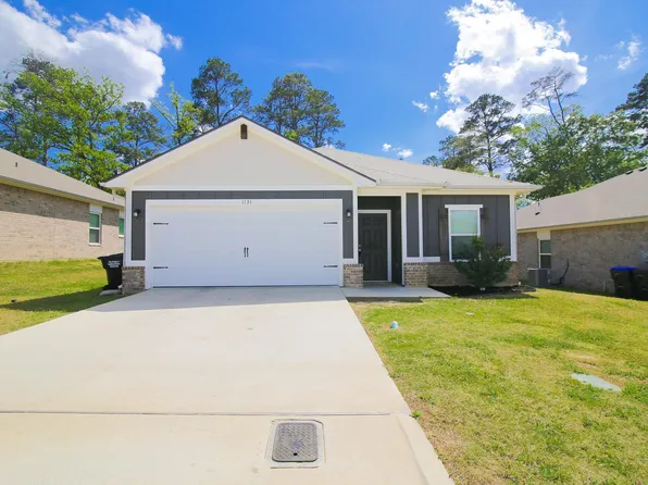 1131 Mission Creek Dr, Longview, TX 75601