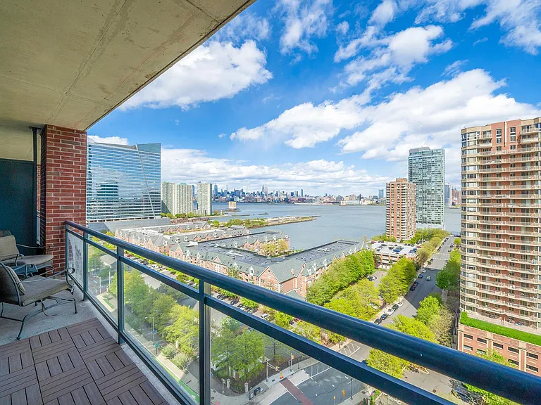 389 Washington St #H — Photo 1