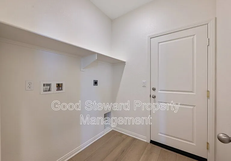 1231 Trojan Cir — Photo 24