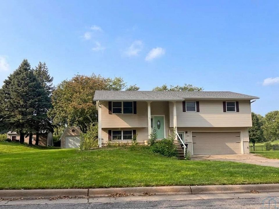 1st image of 881 Country Club Dr