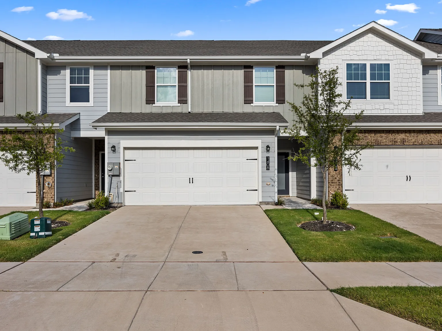3 bed, 2.5 bath, 1800 sqft, $1,950 — Photo 1