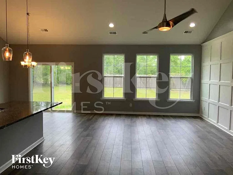447 Stonefield Cir — Photo 6