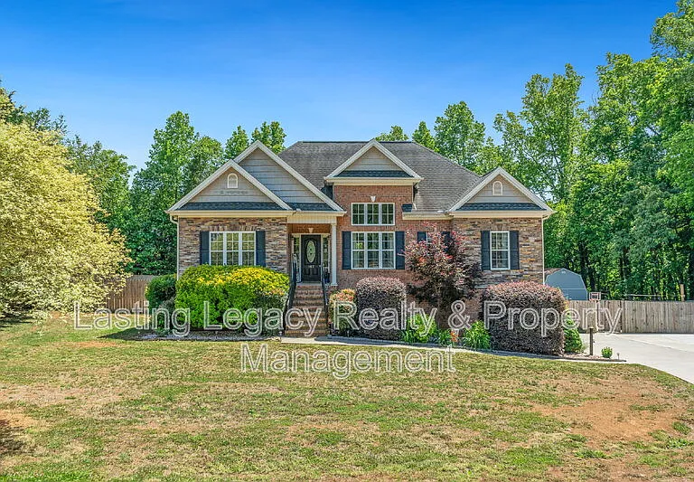 187 Marbrook Dr — Photo 1
