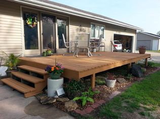 2052 Meekers Landing Rd, Oakville, IA 52646