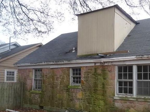 2nd image of 814 N Highland St