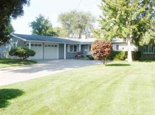 4316 El Rancho Dr, Davenport, IA 52806