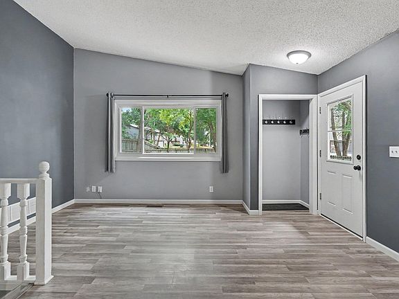 4th image of 10609 Hummingbird St NW