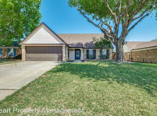 4129 Emerson Dr, Grand Prairie, TX 75052
