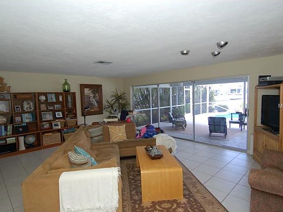 2nd image of 300 Belaire Ct