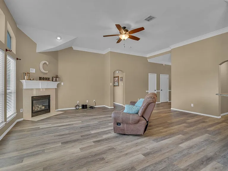 3917 Miramar Dr — Photo 7