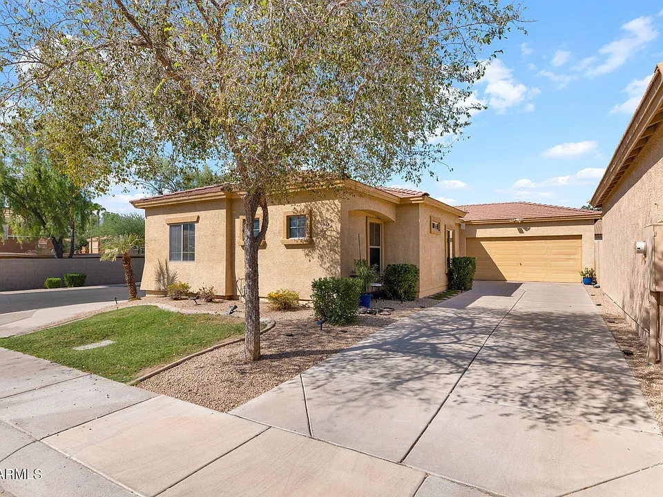 868 E Savannah Dr