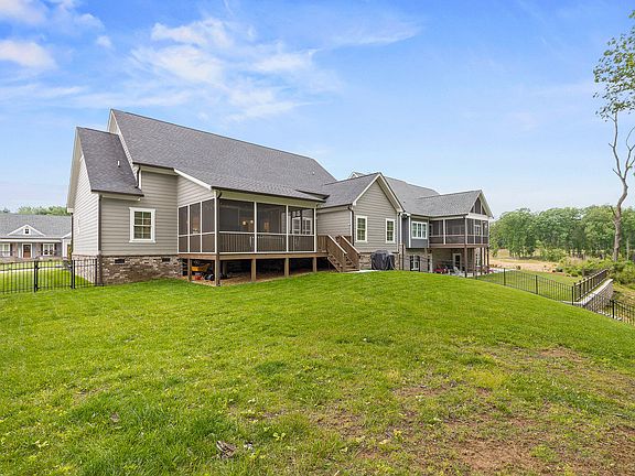 5th image of 220 Goose Creek Cir