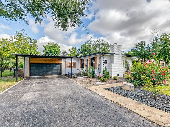2nd image of 715 Oakwood Dr