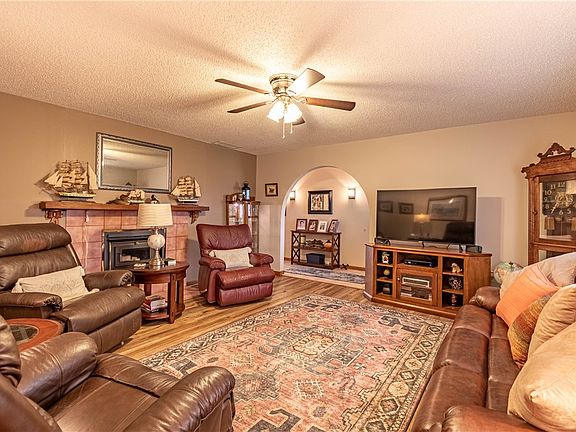 4th image of 1520 W Rock Springs Rd