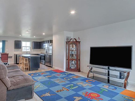 4th image of 530 Oland St