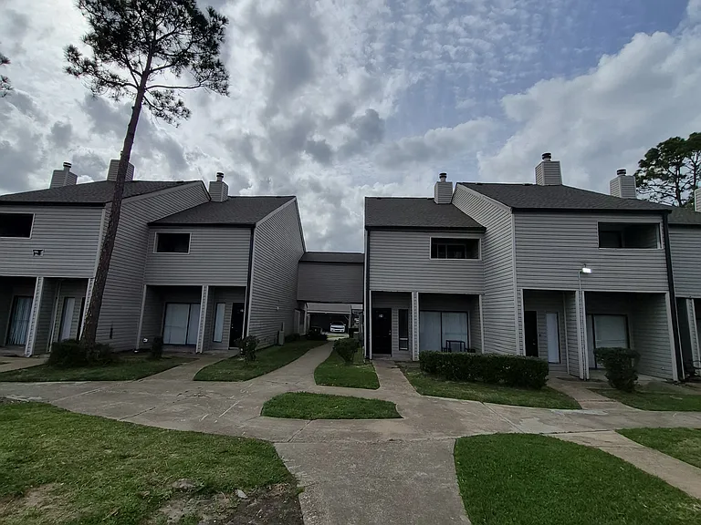 Golden Village Townhomes — Photo 49