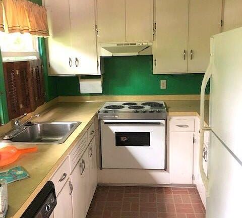4th image of 2214 Delta River Dr