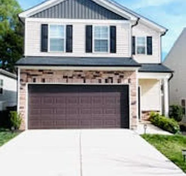 4231 Honeysuckle Vine Dr — Photo 2
