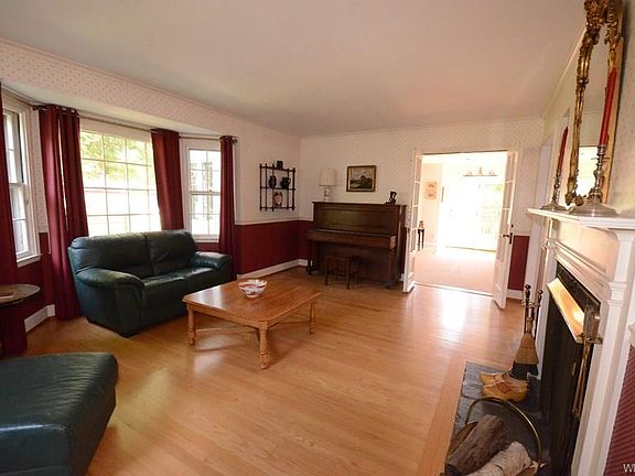 3rd image of 152 Woodcrest Blvd
