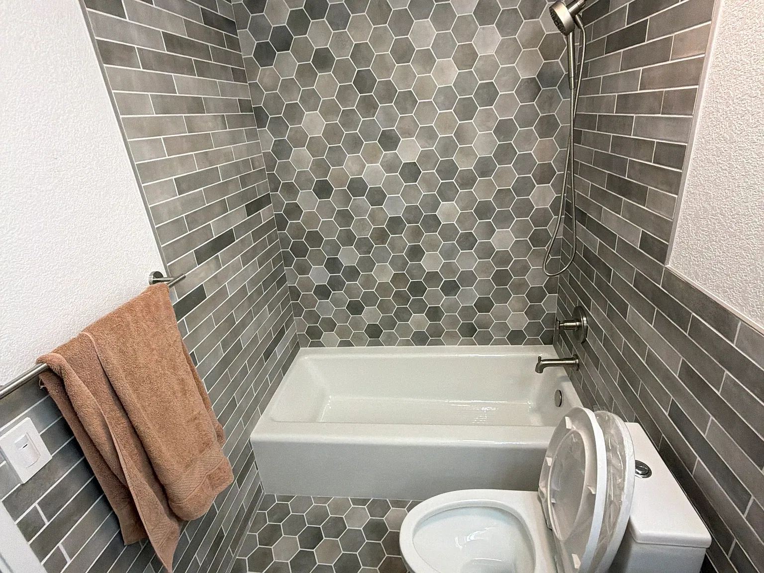 4 bed, 1360 sqft, $3,800 — Photo 2