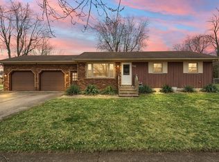 302 Arrowhead Dr, Lowell, IN 46356