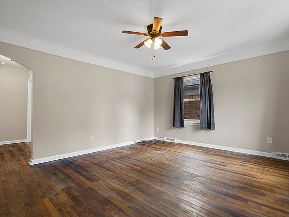 4th image of 23628 Carlington St