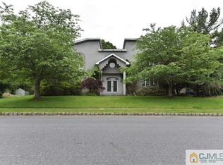 16 Overhill Dr, North Brunswick, NJ 08902