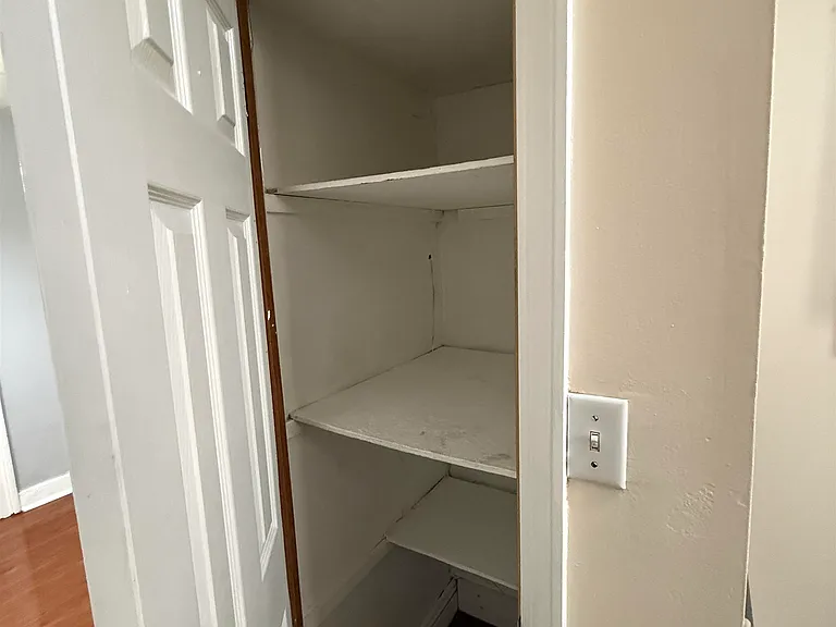42 Montrose Ave #2 — Photo 6
