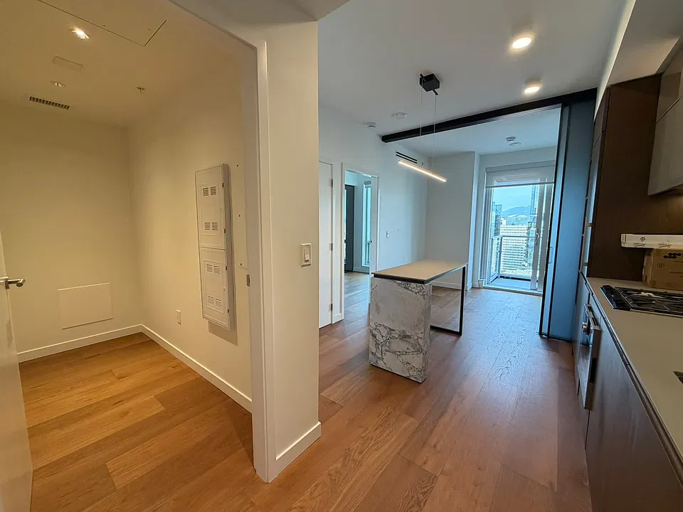 1277 Hornby St #2802