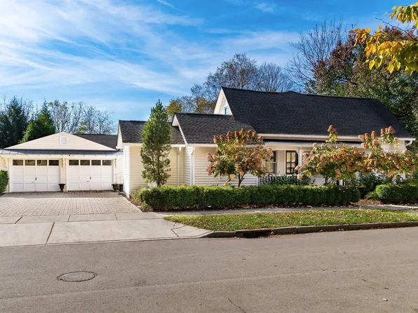 317 E Maple St, Granville, OH 43023