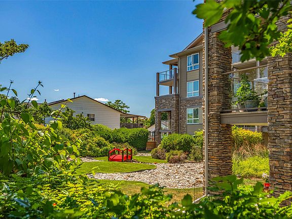 4th image of 325 McIntosh Rd Unit 4105