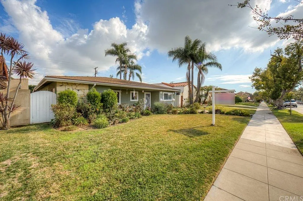 4 bed, 1874 sqft, $4,095 — Photo 3