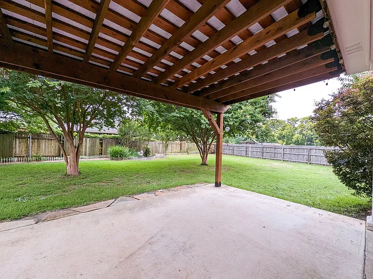 220 Ixworth Ave — Photo 16